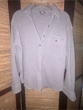 Button-Down Knit Shirt Jacket in Light Gray